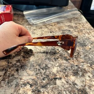 Like new costa Del Mar cut. Green 580p lenses and tortoise frame